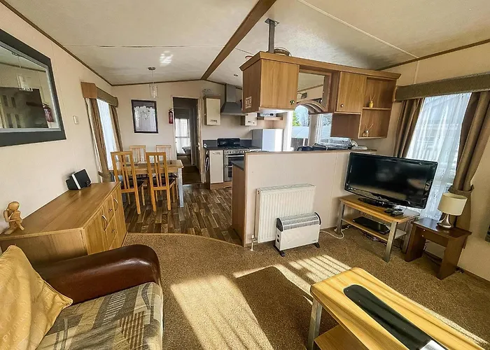 Lovely Caravan With Decking Nearby Scratby Beach In Norfolk Ref 50031J