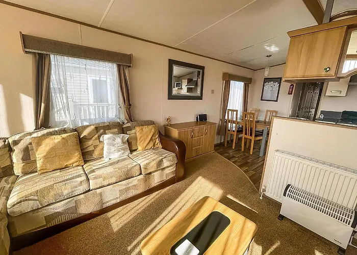 Lovely Caravan With Decking Nearby Scratby Beach In Norfolk Ref 50031J