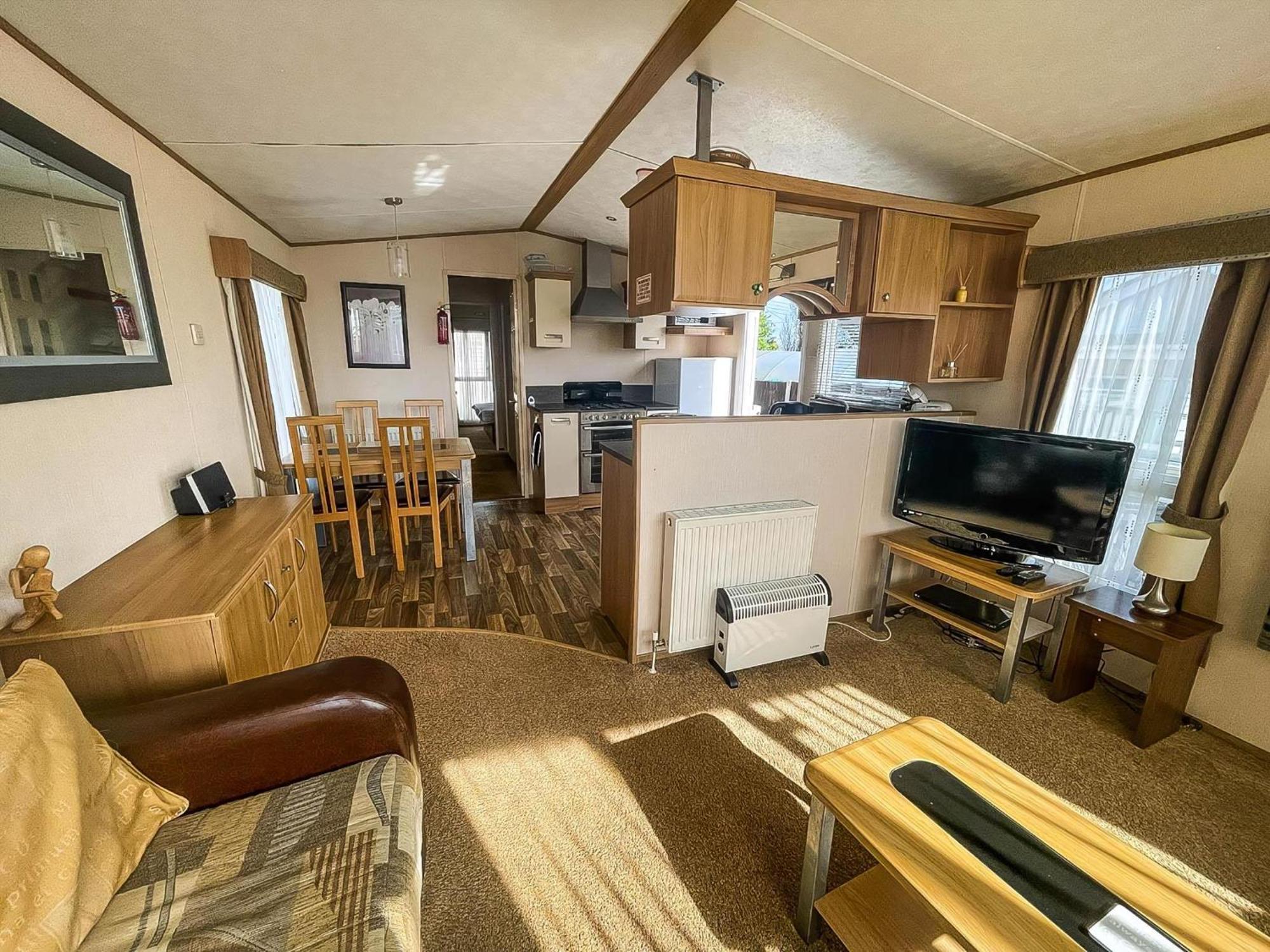 Campsite Lovely Caravan With Decking Nearby Scratby In Norfolk Ref 50031j Great Yarmouth