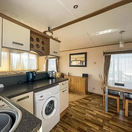 Lovely Caravan With Decking Nearby Scratby Beach In Norfolk Ref 50031J Great Yarmouth Exterior photo