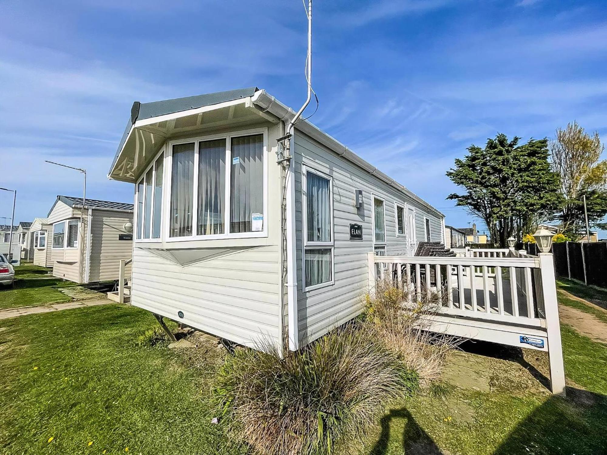 Lovely Caravan With Decking Nearby Scratby In Norfolk Ref 50031j Campsite